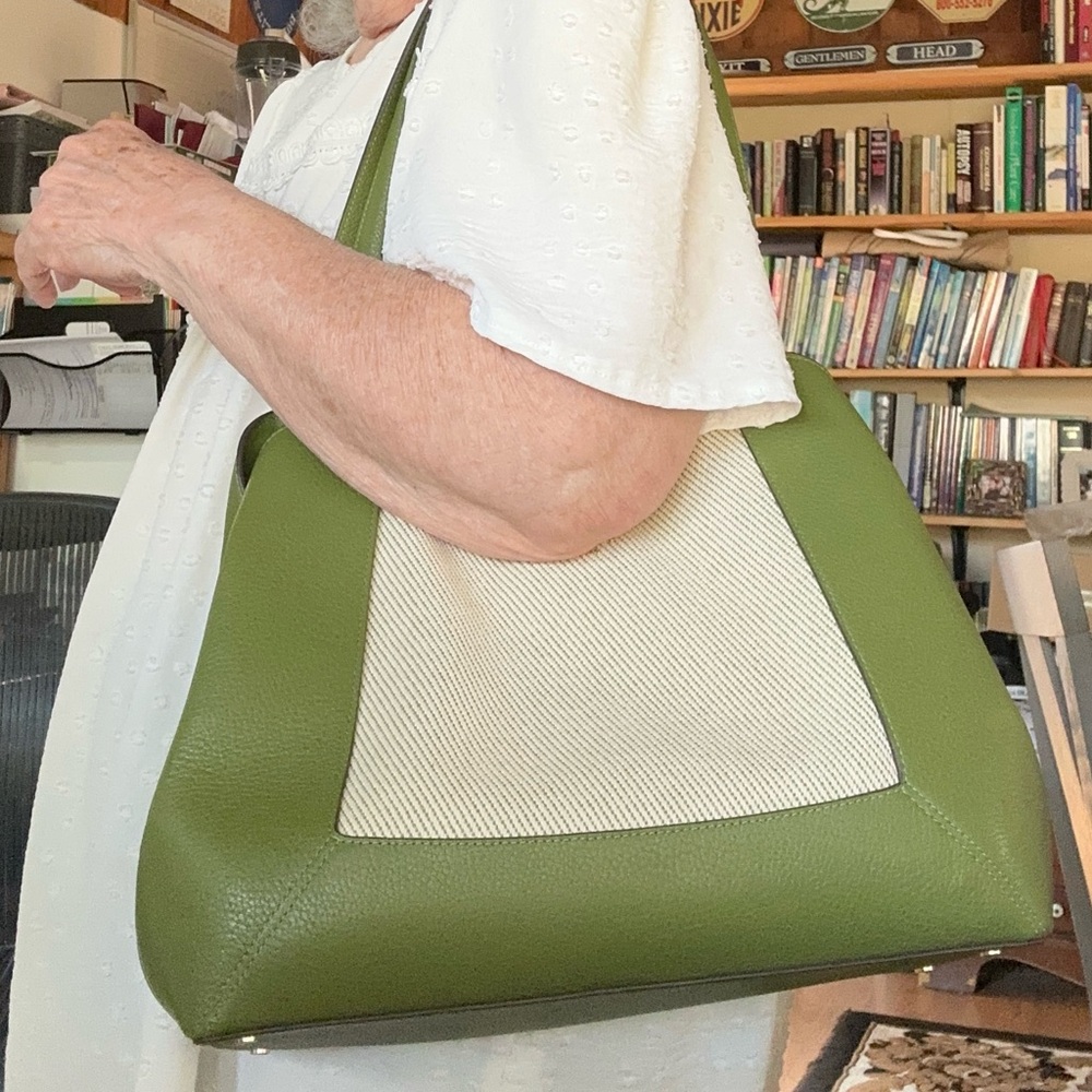 Kate Spade Green Leather Shoulder Bag with Top Zipper and Interior Organization - Picture 8 of 8